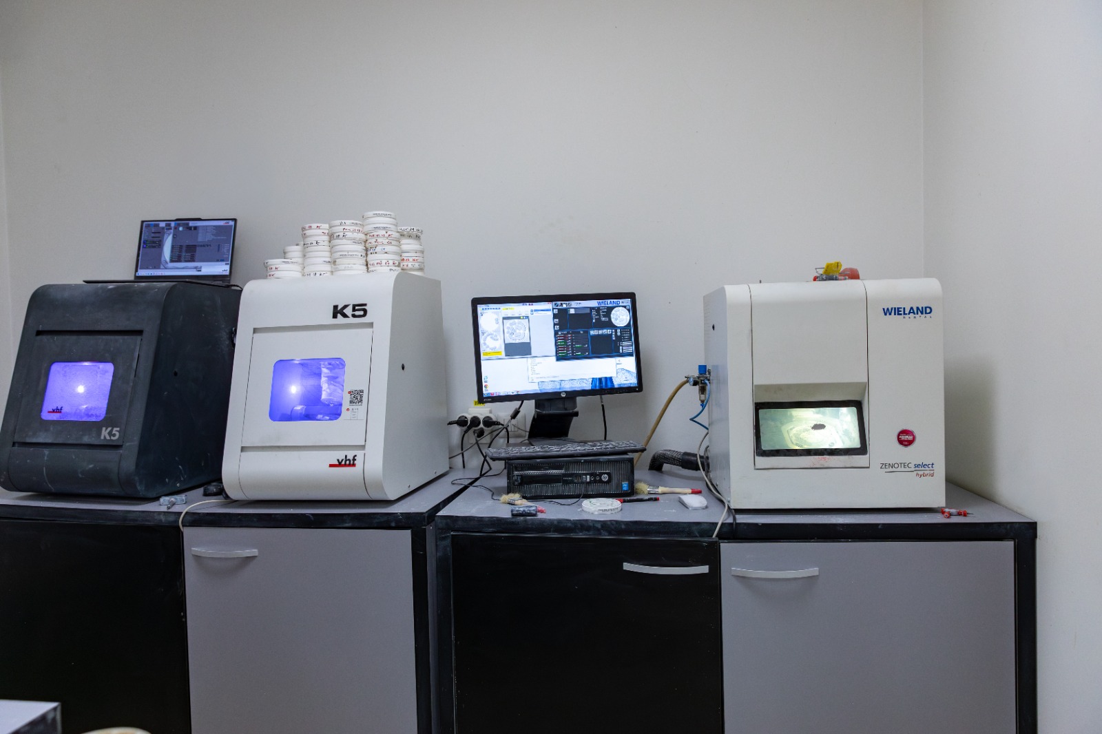 Echipament laborator Pavăl Dent — vhf K5 și Wieland